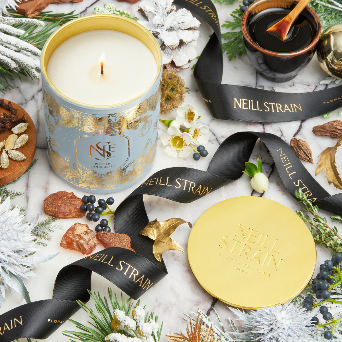 Winter Wonderland Candle | Woody Aromatic - Enchanting